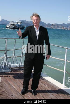 L'attore Sam Neill si pone ad una fotocellula durante la MIP TV con Milia 2008 a Cannes, Francia, il 7 aprile 2008. Foto di Denis Guignebourg/ABACAPRESS.COM Foto Stock