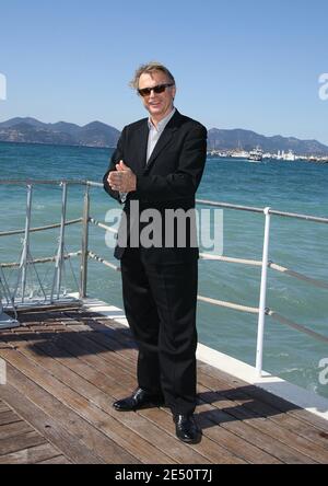 L'attore Sam Neill si pone ad una fotocellula durante la MIP TV con Milia 2008 a Cannes, Francia, il 7 aprile 2008. Foto di Denis Guignebourg/ABACAPRESS.COM Foto Stock