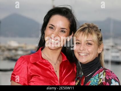 L'attrice e cantante Priscilla e Alexia Degremont dal programma televisivo francese 'Chante' posano alla MIP TV con Milia 2008 a Cannes, nel sud della Francia, l'8 aprile 2008. Foto di Denis Guignebourg/ABACAPRESS.COM Foto Stock