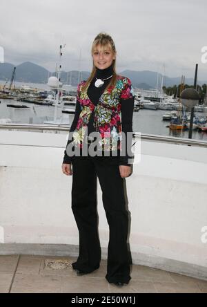 L'attrice e cantante Priscilla del programma televisivo francese 'Chante' si pone alla MIP TV con Milia 2008 a Cannes, a sud della Francia, l'8 aprile 2008. Foto di Denis Guignebourg/ABACAPRESS.COM Foto Stock