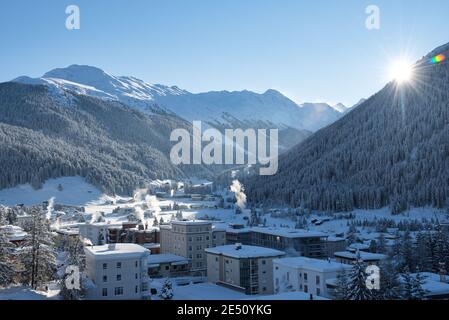 Bella alba dopo una forte nevicata nelle Alpi Svizzere A Davos Foto Stock