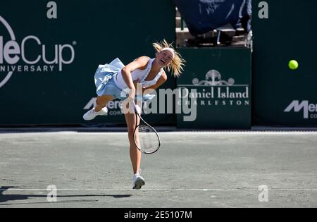 La russa Maria Sharapova gioca contro il tatiana Perebiynis ucraino al torneo di tennis Family Circle a Charleston, SC USA, il 17 aprile. 2008. Foto di Walter G. Arce/CalSport Media/ABACAPRESS.COM Foto Stock