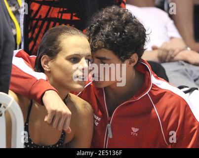 Il francese Laure Manaudou e il suo fidanzato Benjamin Stasiulis partecipano ai campionati francesi di nuoto a Dunkerque, Francia, il 24 aprile 2008. Foto di Christophe Guibbaud/Cameleon/ABACAPRESS.COM Foto Stock