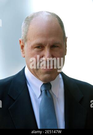 L'ex CEO di Walt Disney Co. Michael D. Eisner è onorato con la 2.31a stella sulla Hollywood Walk of Fame accanto al Teatro El Capitan a Los Angeles, CA, USA 25 aprile 2008. Foto di Lionel Hahn/ABACAPRESS.COM Foto Stock