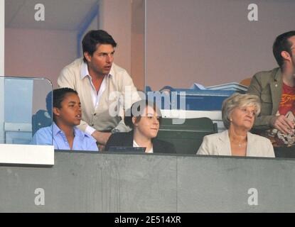 Tom Cruise, Connor Cruise-Kidman e Isabella Cruise-Kidman partecipano alla partita DI calcio LA Galaxy vs Chivas USA MLS presso l'Home Depot Center di Carson, Los Angeles, California, USA, il 26 aprile 2008. Connor Cruise, 13 anni, farà il suo debutto cinematografico nel prossimo dramma di Will Smith Seven Pounds. Foto di Lionel Hahn/ABACAPRESS.COM Foto Stock