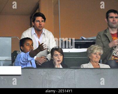 Tom Cruise, Connor Cruise-Kidman e Isabella Cruise-Kidman partecipano alla partita DI calcio LA Galaxy vs Chivas USA MLS presso l'Home Depot Center di Carson, Los Angeles, California, USA, il 26 aprile 2008. Connor Cruise, 13 anni, farà il suo debutto cinematografico nel prossimo dramma di Will Smith Seven Pounds. Foto di Lionel Hahn/ABACAPRESS.COM Foto Stock