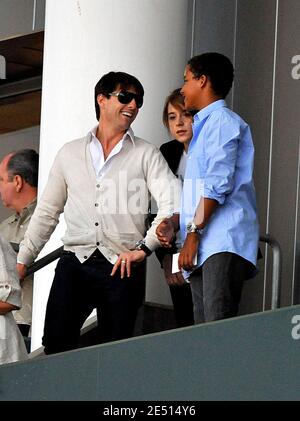 Tom Cruise, Connor Cruise-Kidman e Isabella Cruise-Kidman partecipano alla partita DI calcio LA Galaxy vs Chivas USA MLS presso l'Home Depot Center di Carson, Los Angeles, California, USA, il 26 aprile 2008. Connor Cruise, 13 anni, farà il suo debutto cinematografico nel prossimo dramma di Will Smith Seven Pounds. Foto di Lionel Hahn/ABACAPRESS.COM Foto Stock