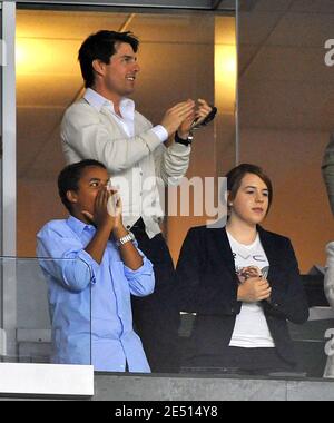 Tom Cruise, Connor Cruise-Kidman e Isabella Cruise-Kidman partecipano alla partita DI calcio LA Galaxy vs Chivas USA MLS presso l'Home Depot Center di Carson, Los Angeles, California, USA, il 26 aprile 2008. Connor Cruise, 13 anni, farà il suo debutto cinematografico nel prossimo dramma di Will Smith Seven Pounds. Foto di Lionel Hahn/ABACAPRESS.COM Foto Stock