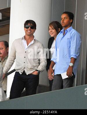 Tom Cruise, Connor Cruise-Kidman e Isabella Cruise-Kidman partecipano alla partita DI calcio LA Galaxy vs Chivas USA MLS presso l'Home Depot Center di Carson, Los Angeles, California, USA, il 26 aprile 2008. Connor Cruise, 13 anni, farà il suo debutto cinematografico nel prossimo dramma di Will Smith Seven Pounds. Foto di Lionel Hahn/ABACAPRESS.COM Foto Stock