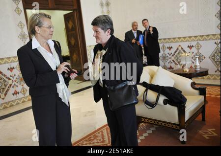 Il 6 maggio 2008, il Ministro francese degli interni Michele Alliot-Marie con Bernadette Malgorn all'aeroporto di Alger, Algeria. Foto di Elodie Gregoire/ABACAPRESS.COM Foto Stock
