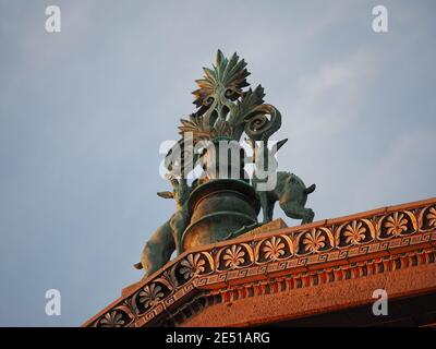 Primo piano immagine della decorazione sul tetto del Museo d'Arte di Filadelfia. Foto Stock