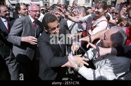 Luc Chatel, il presidente Nicolas Sarkozy e Herve Novelli partecipano a un incontro con i rappresentanti del settore commerciale e delle imprese a Vienne, in Francia, il 13 maggio 2008. Foto di Vincent Dargent/ABACAPRESS.COM Foto Stock