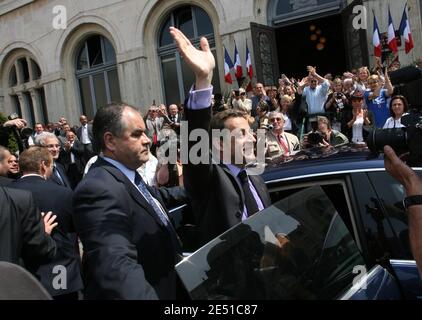 Luc Chatel, il presidente Nicolas Sarkozy e Herve Novelli partecipano a un incontro con i rappresentanti del settore commerciale e delle imprese a Vienne, in Francia, il 13 maggio 2008. Foto di Vincent Dargent/ABACAPRESS.COM Foto Stock