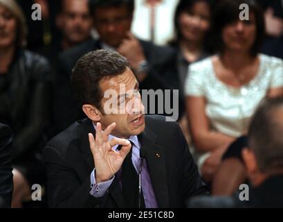 Luc Chatel, il presidente Nicolas Sarkozy e Herve Novelli partecipano a un incontro con i rappresentanti del settore commerciale e delle imprese a Vienne, in Francia, il 13 maggio 2008. Foto di Vincent Dargent/ABACAPRESS.COM Foto Stock