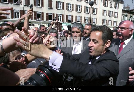 Luc Chatel, il presidente Nicolas Sarkozy e Herve Novelli partecipano a un incontro con i rappresentanti del settore commerciale e delle imprese a Vienne, in Francia, il 13 maggio 2008. Foto di Vincent Dargent/ABACAPRESS.COM Foto Stock