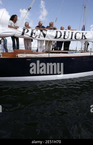 Marie Tabarly, figlia della leggenda francese della vela, Eric Tabarly, compete a bordo del monoscafo del padre 'Pen Duick i' durante l'apertura della 'Città della vela - Eric Tabarly' per celebrare il decimo anniversario della sua morte a Lorient, Francia occidentale, il 17 maggio 2008. Foto di Thomas Bregnon/Cameleon/ABACAPRESS.COM Foto Stock