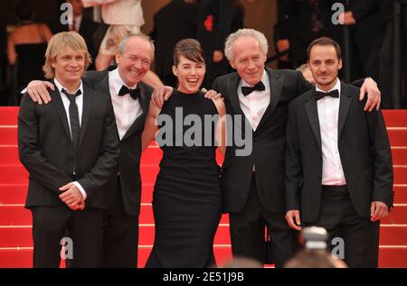 Da L a R: Jeremie Renier, direttore Luc Dardenne, attrice del Kosovo Arta Dobroshi, direttore belga Jean-Pierre Dardenne, attore Fabrizio Rongione arrivato al Palais des Festivals di Cannes, Francia meridionale, il 19 maggio 2008, per la proiezione del le Silence de Lorna di Jean-Pierre e Luc Dardenne presentato in concorso al 61° Festival del Cinema di Cannes. Foto di Hahn-Nebinger-Orban/ABACAPRESS.COM Foto Stock