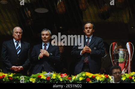 Michel Platini, presidente della UEFA e Sepp Blatte, presidente della FIFA durante la partita finale di calcio della UEFA Champions League, Manchester United vs Chelsea allo stadio Luzhniki di Mosca, Russia, il 21 maggio 2008. La partita si è conclusa con un pareggio di 1-1 e Manchester United sconfigge 6-5, Chelsea nel tiraggio di penalità. Foto di Steeve McMay/Cameleon/ABACAPRESS.COM Foto Stock