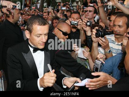 Dany Boon durante la trasmissione del programma televisivo 'le Grand Journal' sul canale Canal Plus sulla spiaggia di Martinez durante il 61° Festival del Cinema di Cannes a Cannes, Francia, il 21 maggio 2008. Foto di Denis Guignebourg/ABACAPRESS.COM Foto Stock