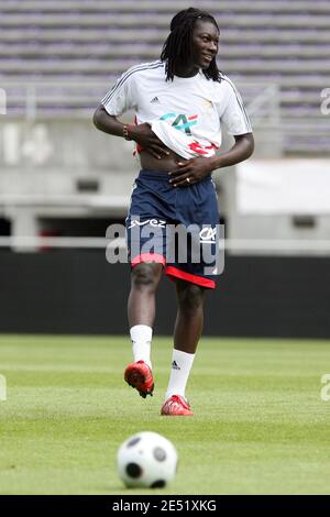 Bafetimbi Gomis durante la sessione di allenamento prima del match internazionale di calcio amichevole, Francia contro Paraguay a Tolosa il 30 maggio 2008. Foto di Alex/Cameleon/ABACAPRESS.COM Foto Stock