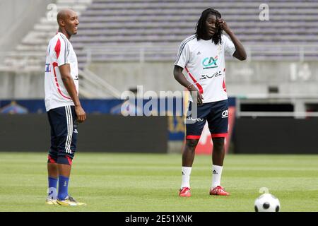 Nicola Anelka, Bafetimbi Gomis durante la sessione di allenamento prima dell'International friendly Soccer Match, Francia vs Paraguay a Tolosa il 30 maggio 2008. Foto di Alex/Cameleon/ABACAPRESS.COM Foto Stock