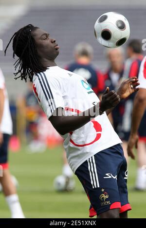 Bafetimbi Gomis durante la sessione di allenamento prima del match internazionale di calcio amichevole, Francia contro Paraguay a Tolosa il 30 maggio 2008. Foto di Alex/Cameleon/ABACAPRESS.COM Foto Stock