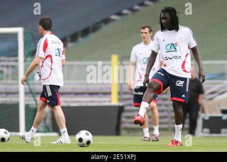 Bafetimbi Gomis durante la sessione di allenamento prima del match internazionale di calcio amichevole, Francia contro Paraguay a Tolosa il 30 maggio 2008. Foto di Alex/Cameleon/ABACAPRESS.COM Foto Stock