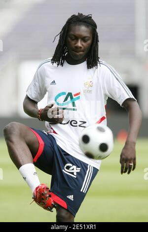 Bafetimbi Gomis durante la sessione di allenamento prima del match internazionale di calcio amichevole, Francia contro Paraguay a Tolosa il 30 maggio 2008. Foto di Alex/Cameleon/ABACAPRESS.COM Foto Stock