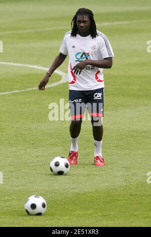 Bafetimbi Gomis durante la sessione di allenamento prima del match internazionale di calcio amichevole, Francia contro Paraguay a Tolosa il 30 maggio 2008. Foto di Alex/Cameleon/ABACAPRESS.COM Foto Stock