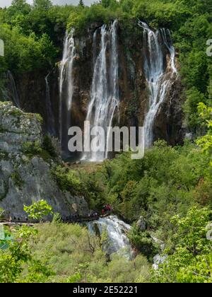 parte superiore della grande cascata veliki slap a plitvice laghi parco nazionale in croazia Foto Stock