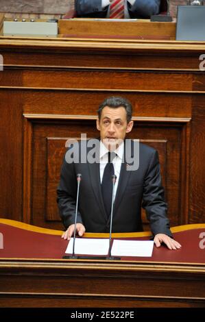 Il presidente Nicolas Sarkozy tiene un discorso al parlamento ad Atene, in Grecia, il 6 giugno 2008. Sarkozy è arrivato in Grecia venerdì per una visita ufficiale, la prima da un capo di stato francese in più di 25 anni. Sarkozy si rivolse al parlamento greco in una cerimonia riservata solo a tre presidenti stranieri in passato: Il suo predecessore Charles de Gaulle e i presidenti statunitensi Dwight Eisenhower e George Bush Sr. Photo by Mousse/ABACAPRESS.COM Foto Stock