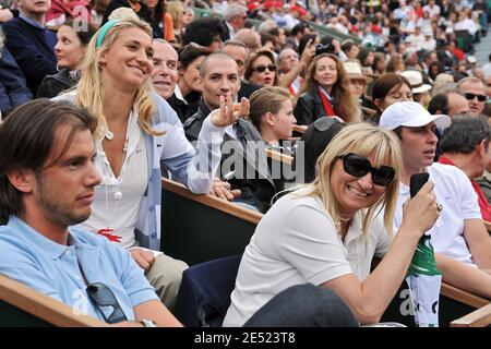 Tatiana Golovin e Christine Bravo (in primo piano) partecipano alla finale della donna al French Tennis Open 2008 all'arena Roland Garros di Parigi, Francia, il 7 giugno 2008. Foto di Corrine Dubreuil/ABACAPRESS.COM Foto Stock