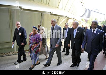 Il premio Nobel per la pace Mohammad Yunus e l'ex presidente francese Jacques Chirac e l'ex segretario generale delle Nazioni Unite Kofi Annan durante l'inaugurazione della Fondazione Jacques Chirac al Quay Branly Museum di Parigi, Francia, il 9 giugno 2008. Foto di Mousse/ABACAPRESS.COM Foto Stock