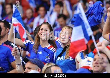 Tifosi della Francia durante la partita di calcio del Campionato europeo UEFA Euro 2008, Gruppo C, Romania contro Francia allo stadio Letzigrund di Zurigo, Svizzera, 9 giugno 2008. La partita si è conclusa con un sorteggio di 0-0. Foto di Stevee McMay/Cameleon/ABACAPRESS.COM Foto Stock