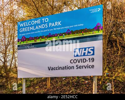 Covid 19 nuovo segno per il Centro di Servizio vaccinazioni Covid 19 Foto Stock