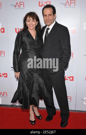 Tony Shalhoub e Brooke Adams partecipano al 36° riconoscimento AFI Life Achievement Award per Warren Beatty, tenuto al Kodak Theatre di Hollywood. Los Angeles, 12 giugno 2008. (Nella foto: Tony Shalhoub, Brooke Adams). Foto di Lionel Hahn/ABACAPRESS.COM Foto Stock