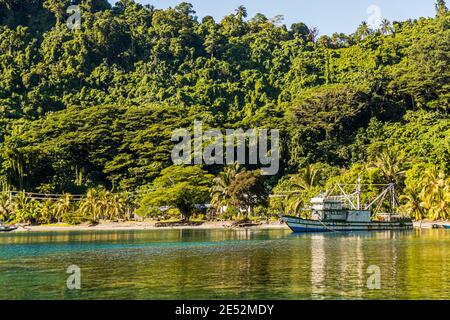 La costa al largo di Kieta, l'ex capitale di Bougainville, Papua Nuova Guinea Foto Stock