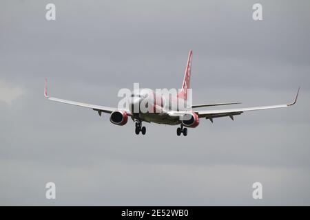 G-JZHY, un Boeing 737-8MG gestito da Jet2, durante i voli di addestramento all'aeroporto internazionale di Prestwick in Ayrshire. Foto Stock