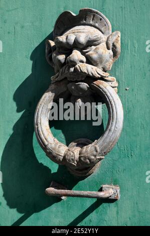 Bussare alla porta verde di Pisa Foto Stock