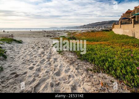 Pismo Beach, California, USA - 1 gennaio 2021 Pismo Beach, incantevole cittadina sulla spiaggia nella parte meridionale della contea di San Luis Obispo, nella costa centrale o Foto Stock