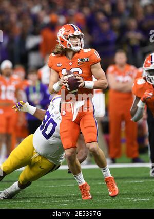 (FILE PHOTOS).l'ex quarterback di Clemson Tigers (16) Trevor Lawrence è proiettato per andare 1 nella bozza di NFL, qui è ritratto il 13 gennaio 2020, la bozza di NFL si terrà a Cleveland, Ohio il 29 aprile 2021.(credito obbligatorio: Jose/MarinMedia.org/Cal Sport Media) (fotografo completo assoluto, e crediti richiesti) Foto Stock