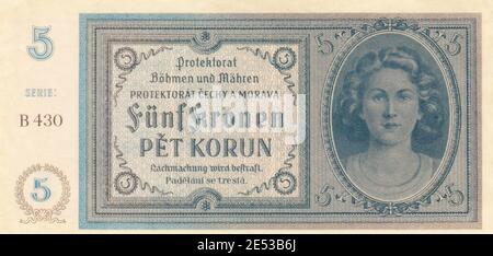 Vecchia banconota da 5 CZK utilizzata nel periodo di occupazione nazista tedesca. (Protettorato di Boemia e Moravia). 1939-1945 Foto Stock