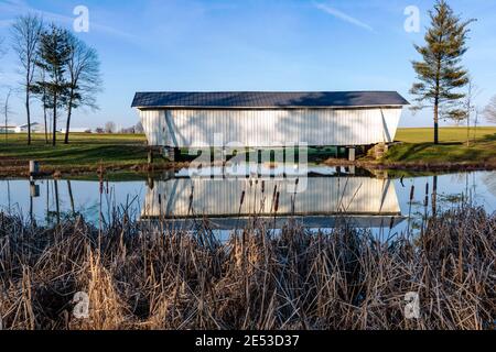 Rushville, Ohio/USA-5 gennaio 2019: Storico R.F. Baker Covered Bridge, originariamente costruito nel 1871 su Little Rush Creek a Winegardner Mill. Questo bri Foto Stock