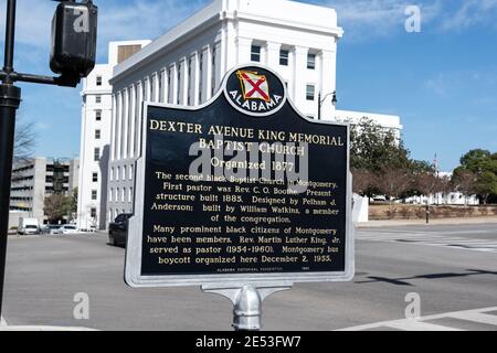 Montgomery, Alabama/USA-20 gennaio 2018: Marcatore storico raffigurante la Chiesa Battista del Re Memorial di Dexter Avenue nel centro di Montgomery. Foto Stock