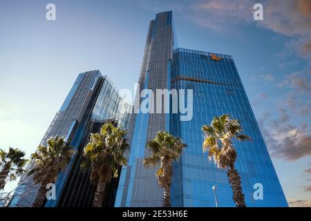 Naturgy Energy Group S.A., ex sede centrale di gas Natural Fenosa a Barcellona. Spazio di copia vuoto per il contenuto dell'editor. Foto Stock