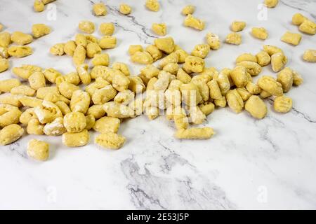 gnocchi tradizionale italiana fatta a mano tipica pasta fatta a mano con patata sana e vegetariano Foto Stock