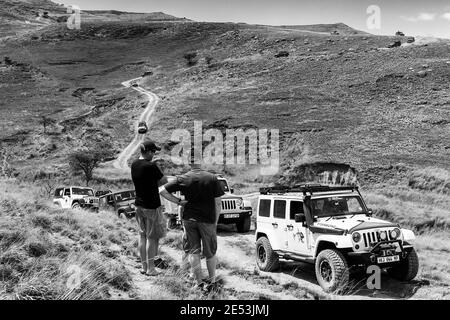 HARRIS, SUDAFRICA - 06 gennaio 2021: Harrismith, Sudafrica - 02 2015 ottobre: Addestramento del driver del percorso del Monte 4x4 al Camp Jeep nel Drakensberg Foto Stock
