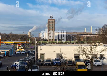 Il vecchio quartiere della testa di Volkswagen è un importante punto di riferimento a Wolfsburg, in Germania Foto Stock