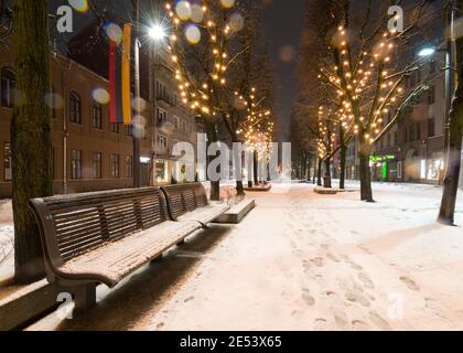 Kaunas, Lituania 01-26-2021 bella mattina invernale nella città di Kaunas sulla Freedom Alley. Foto Stock