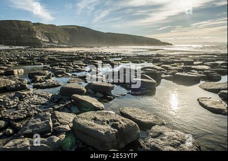 Dunraven Bay nella vale di Glamorgan sud del Galles Una giornata di gennaio soleggiata e fredda Foto Stock